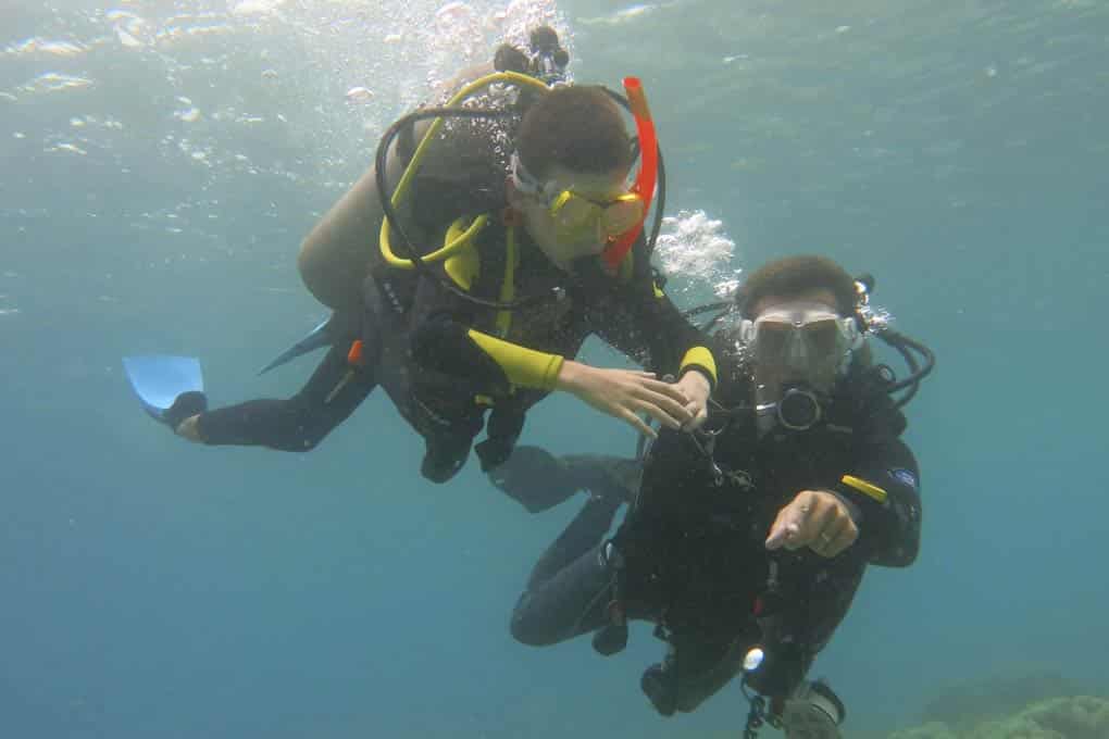 Baptême de plongée découverte-aux Philippines