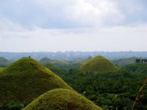 Les Chocolate Hills sur l'île de Bohol aux Philippines